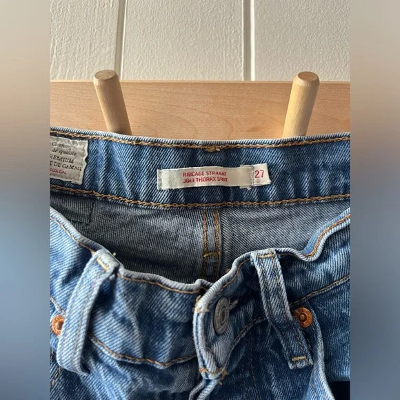 Levi’s ribcage jeans in size 27 cropped - Picture 3 of 4